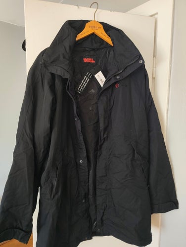 Fjällräven svart jacka, storlek M
