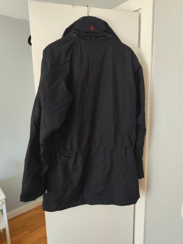 Fjällräven svart jacka, storlek M