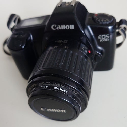 Analog systemkamera Canon EOS 1000 med objektiv
