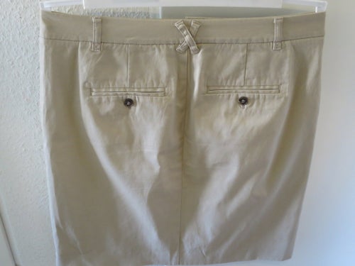 ESPRIT beige bomullskjol med veck , 4 fickor, storlek 38. Nyskick.
