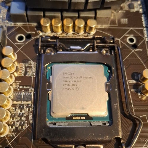 ASRock Z77 Extreme4 Moderkort med Intel i5-3570K CPU och 16GB Corsair Vengeance
