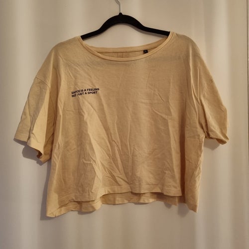Beige t-shirt croppad, storlek XL, dans/pole/träning