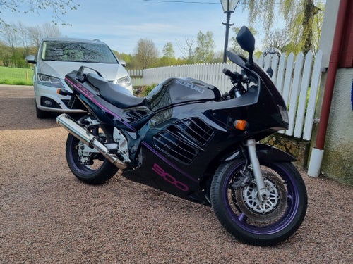 Suzuki RF900R