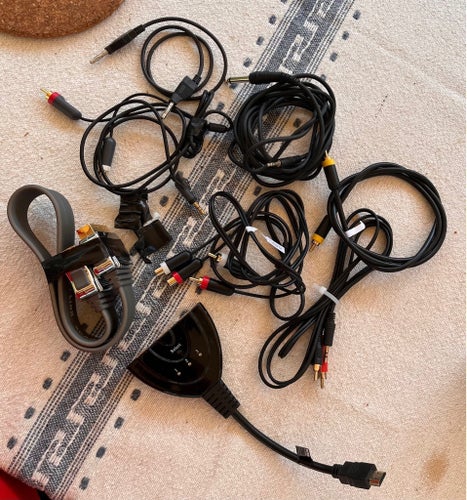 Blandade kablar och HDMI-switch