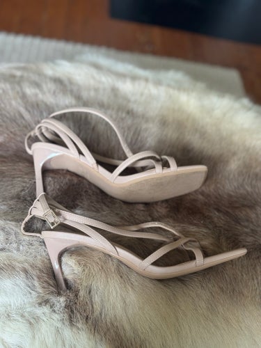 Bershka sandaletter, beige. Stl 40