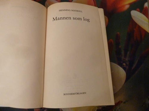 MANNEN SOM LOG, HENNING MANKELL, BOK