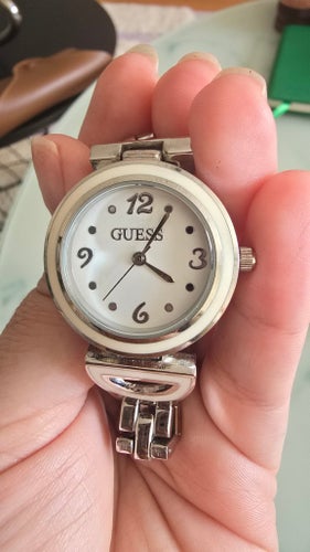 Guess Damklocka i silver med vit urtavla