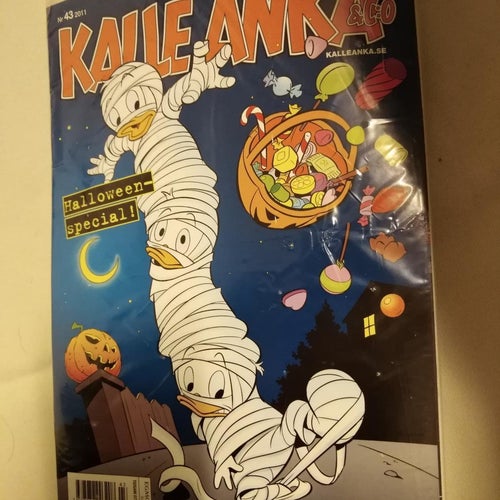 Kalle Anka & Co 2011 nr 43. inplastad. med leksak Spindel Katapult