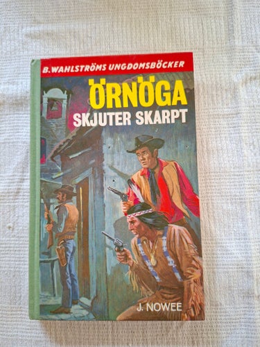 ÖRNÖGA SKJUTER SKARPT av J. NOWEE, 1977