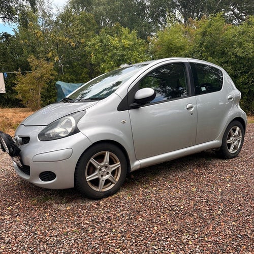 Toyota Aygo 1.0, 68 hk, 2010, nybesiktad, sommar och vinterdäck