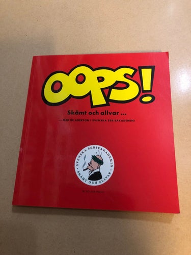 Oops! Skämt och allvar- -med de aderton i Svenska Serieakademin! /