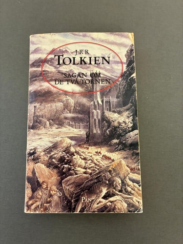 Sagan om de två tornen av J.R.R. Tolkien Sagan om ringen