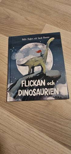Flickan och Dinosaurien av Hollie Hughes och Sarah Massini