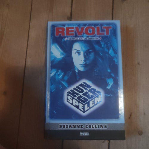 Revolt av Suzanne Collins, 2010