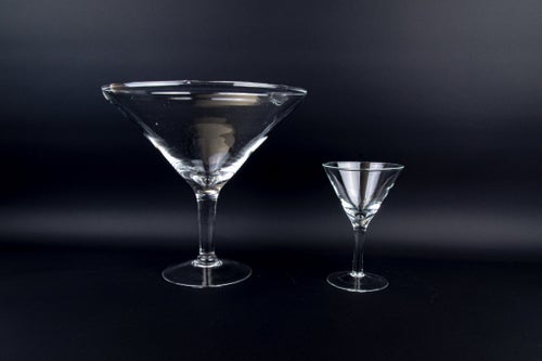 2st Vintage Martini Glas, ett vanligt och ett komiskt stort. Fint skick!