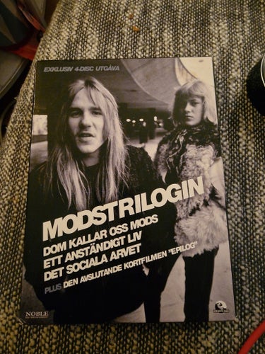 Modstrilogin - Dom kallar oss mods, Ett anständigt liv, Det sociala arvet