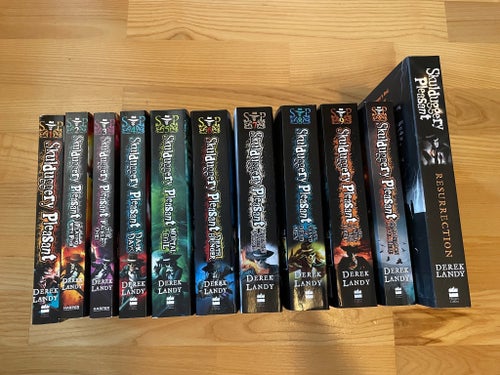 Skulduggery Pleasant 1-10 + Armageddon outta here av Derek Landy