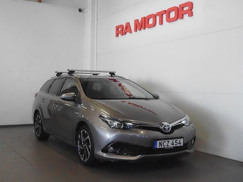 Toyota Auris Touring Sports Hybrid e-CVT, 136hk, 2016