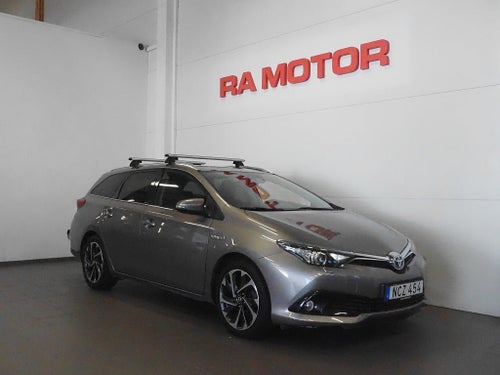 Toyota Auris Touring Sports Hybrid e-CVT, 136hk, 2016