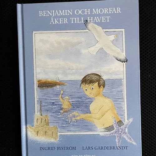 Benjamin och morfar åker till havet. / Ingrid Byström