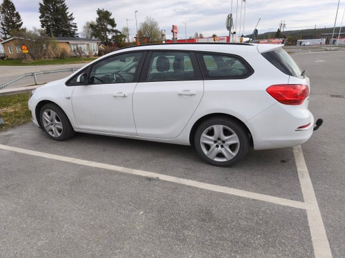 Opel Astra Sports Tourer 1.6 2013
