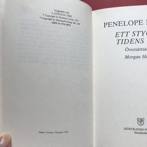 ETT STYGN I TIDENS VÄV Penelope Lively 1987