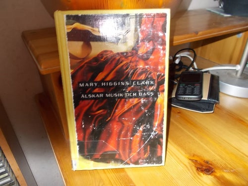 INBUNDEN BOK MARY HIGGINS CLARK ÄLSKAR MUSIK OCH DANS