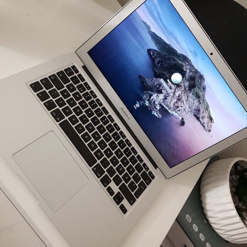 MacBook air 13.3" /i5/4GB/120GB SSD