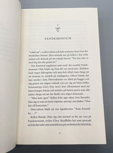 Mortal instruments del 1: Stad av skuggor av Cassandra Clare (young adult, YA)
