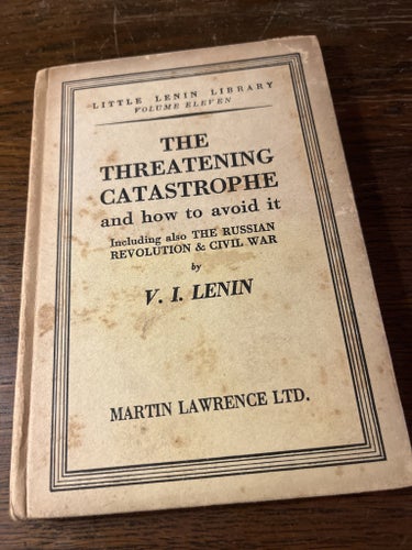 THE THREATENING CATASTROPHE and how to avoid it av V. I. Lenin, utgiven