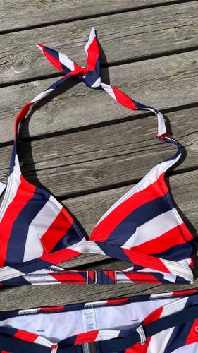 Peak Performance helt Ny, vit, röd Marinblå randig Bikini Stl. M- L