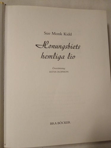 Honungsbiets hemliga liv av Sue Monk Kidd, bok. Very Fine