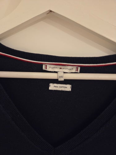 Tommy Hilfiger mörkblå tröja, storlek XXL
