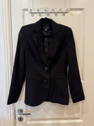 H&M svart kavaj, storlek 36