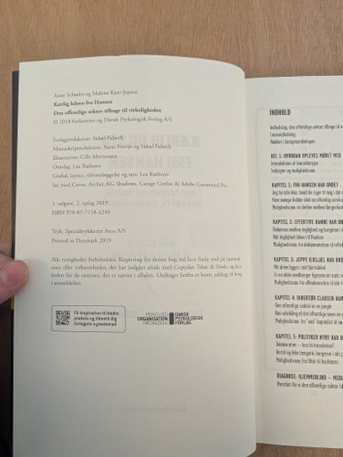 Kärliga hälsningar Fru Hansen av Malene Kjær-Jepsen och Anne Schødts, 2018