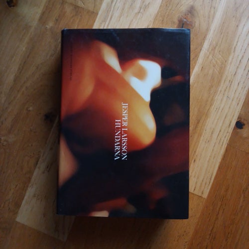 Hundarna av Jesper Larsson, 2003