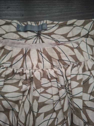 Åhlens beige kjol, storlek 36