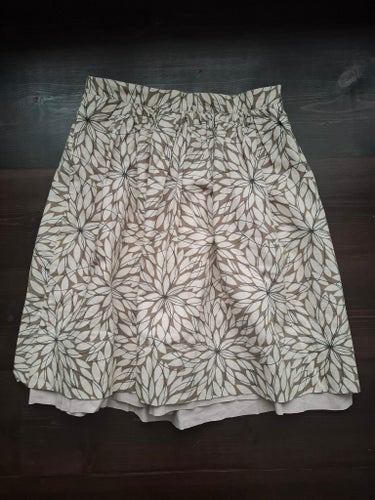 Åhlens beige kjol, storlek 36