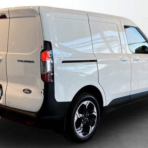 Ford E-Transit Courier Limited | Skåp | 15,000 att ladda för | 0% Ränta