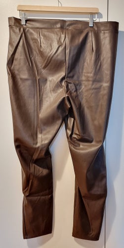 Leggings i läderimitation från Cubus (stl. 2XL)