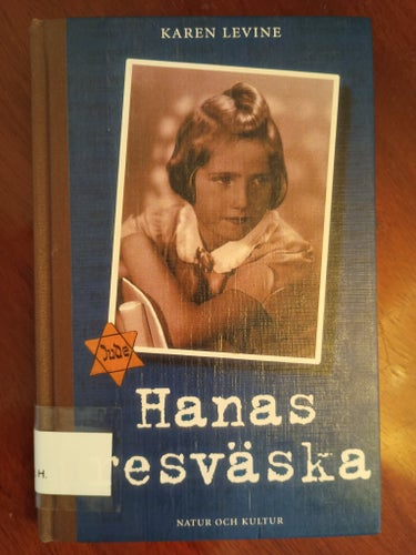 Hanas Resväska av Karen Levine, 2005