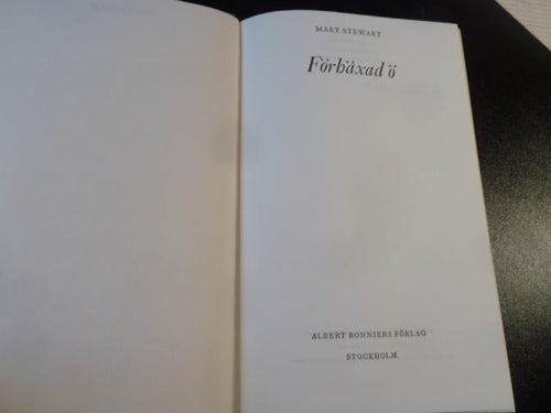 FÖRHÄXAD Ö,  M. STEWART, 1967,  BÖCKER