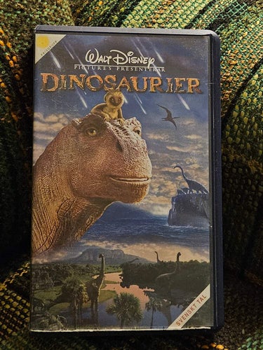 DINOSAURIER - DISNEY. VHS. ,SVENSK TAL