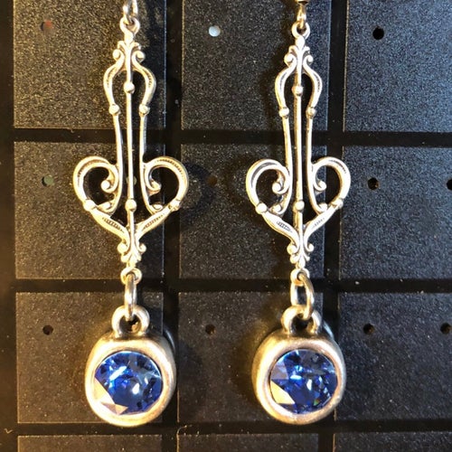 Eleganta örhängen med blå Swarovskikristaller