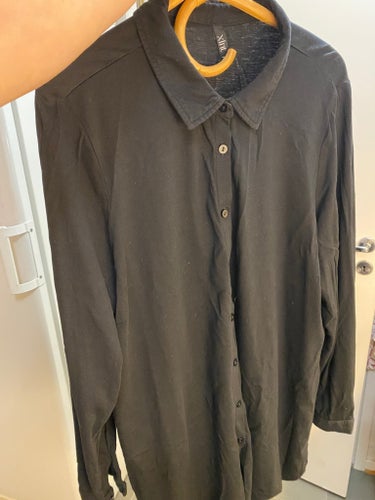Xint svart tunika, lång skjorta 52 2XL