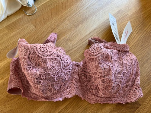 Oanvänd Behå från Triumph Amourette 85D nypris 549 kr