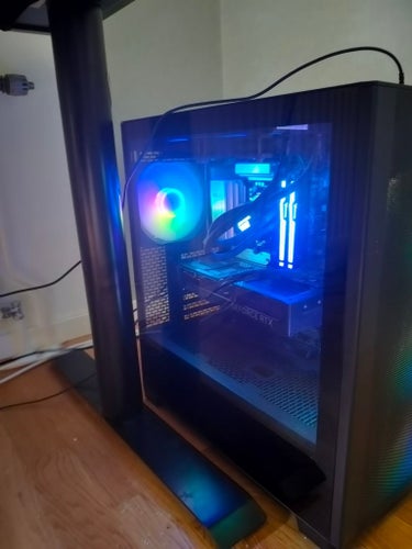 Highend gamingdator 2 månader gammal