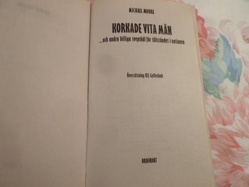 KORKADE VITA MÄN, M. MOORE, 2003,  POCKET, BÖCKER