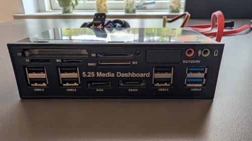5.25 Media Dashboard med kortläsare och USB-portar + Kablar