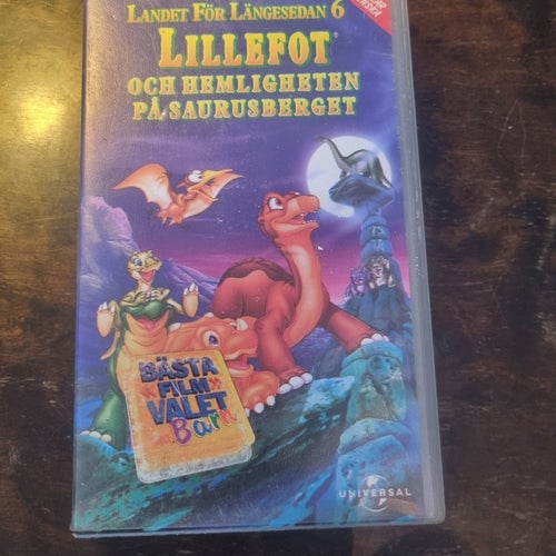 Landet För Längesedan 6: Lillefot och Hemligheten på Saurusberget (VHS)